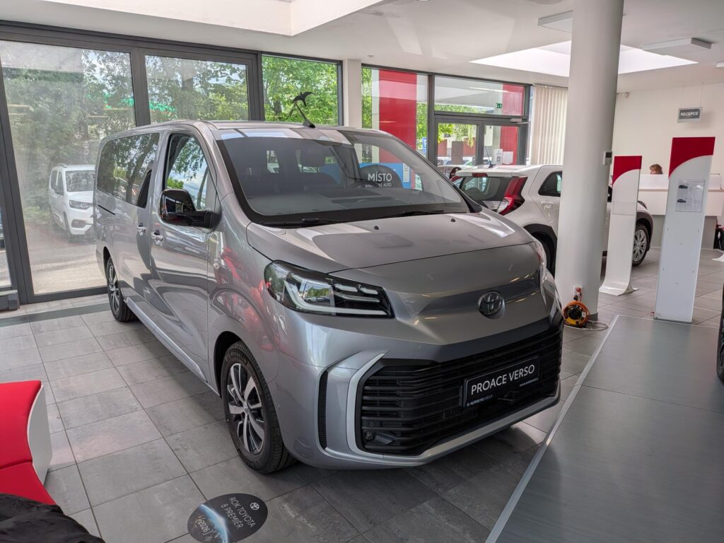 Toyota Proace Verso  2.2L Business Comfort, 180K