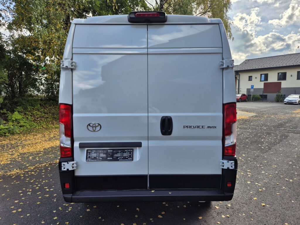 Toyota Proace Max  2.2L Diesel Active 140K + dřevěná podlaha ZDARMA