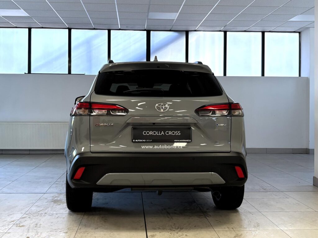 Toyota Corolla Cross  2.0 Hybrid, e-CVT, 4x2 - Executive !Skladem!