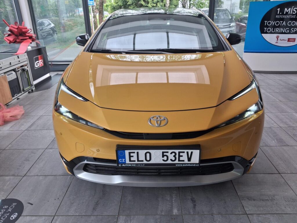 Toyota Prius  Executive 2.0 Plug-in Hybrid (223 k) se střechou se solárními panely