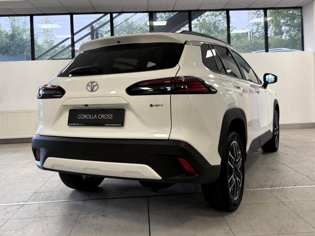 Toyota Corolla Cross  SUV 1,8 HEV e-CVT  STYLE !SKLADEM!