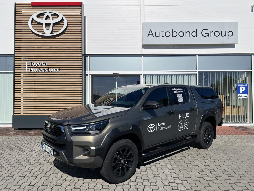Toyota Hilux  2.8D 6AT Invincible 4×4 + tažné zařízení