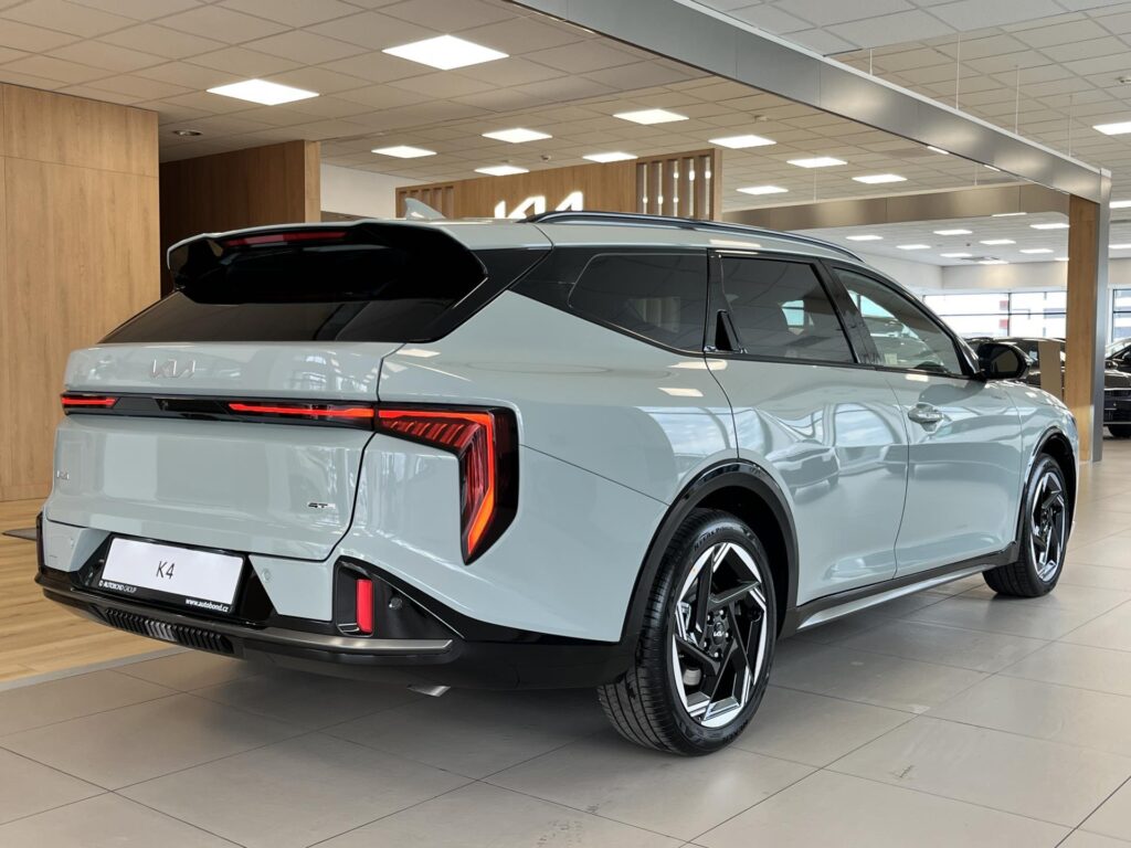 KIA K4  1,6 T-GDi GPF 7DCT GT-LINE 132 KW (2026)