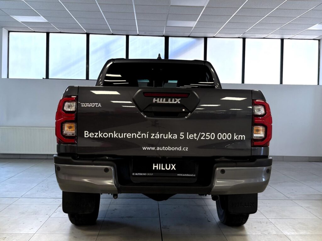 Toyota Hilux  2,8L,Aut.převodovka,(4x4),Invincible !SKLADEM!