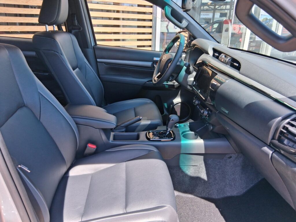 Toyota Hilux  2,8 D-4D 205K  INVINCIBLE