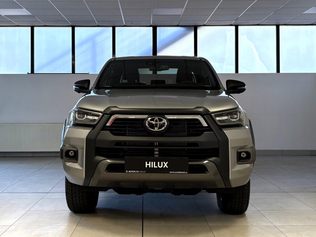 Toyota Hilux  2,8L,Aut. převodovka,(4x4),Invincible+tažné !SKLADEM!