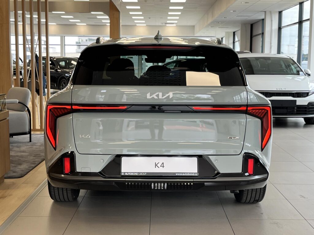 KIA K4  1,6 T-GDi GPF 7DCT GT-LINE 132 KW (2026)