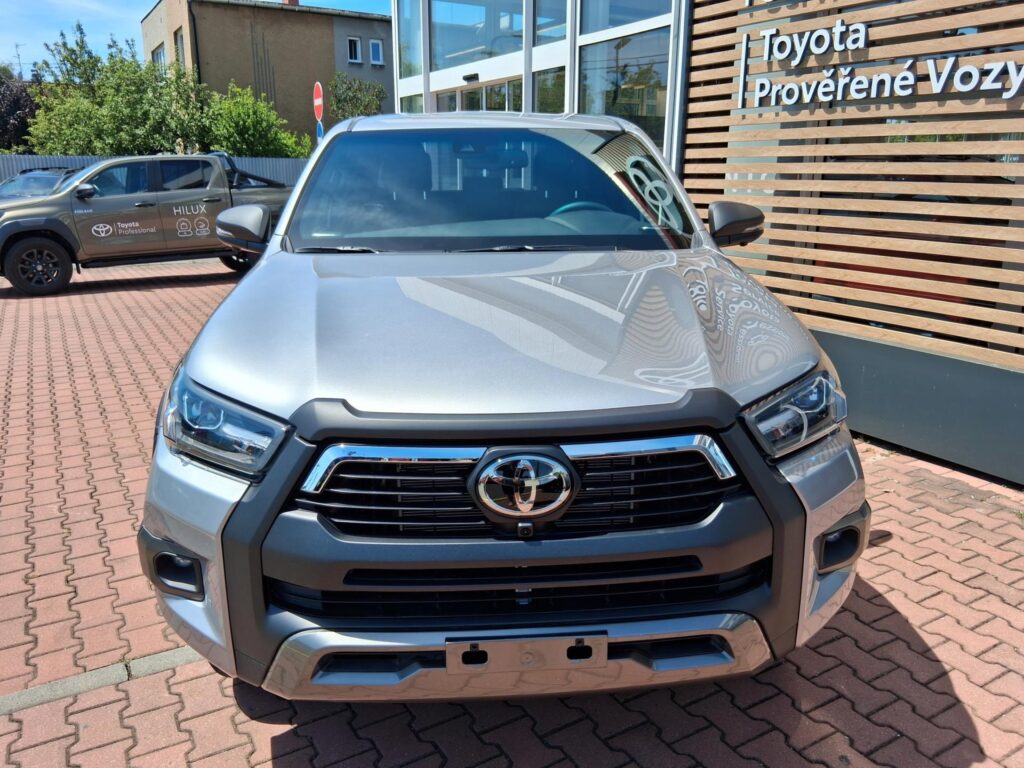 Toyota Hilux  2,8 D-4D 205K  INVINCIBLE