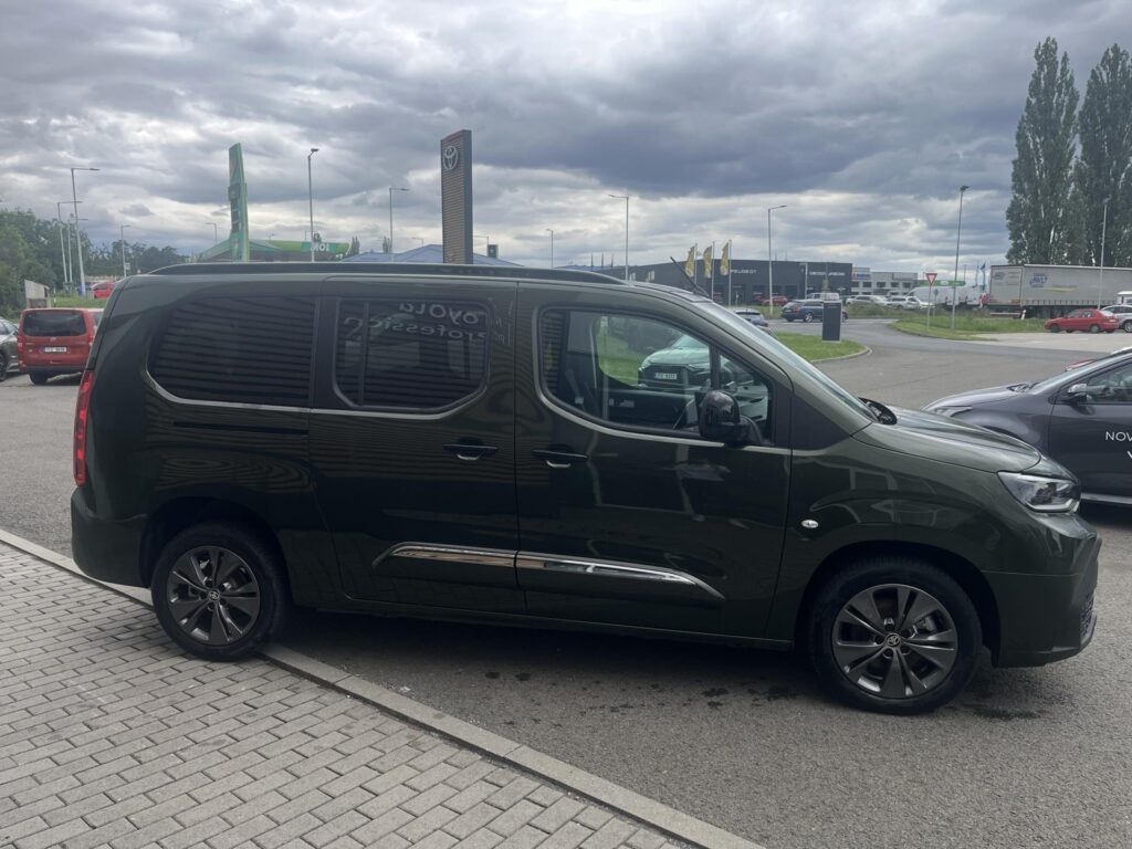 Toyota Proace City Verso  1,5D 160k 6MT Family 7s
