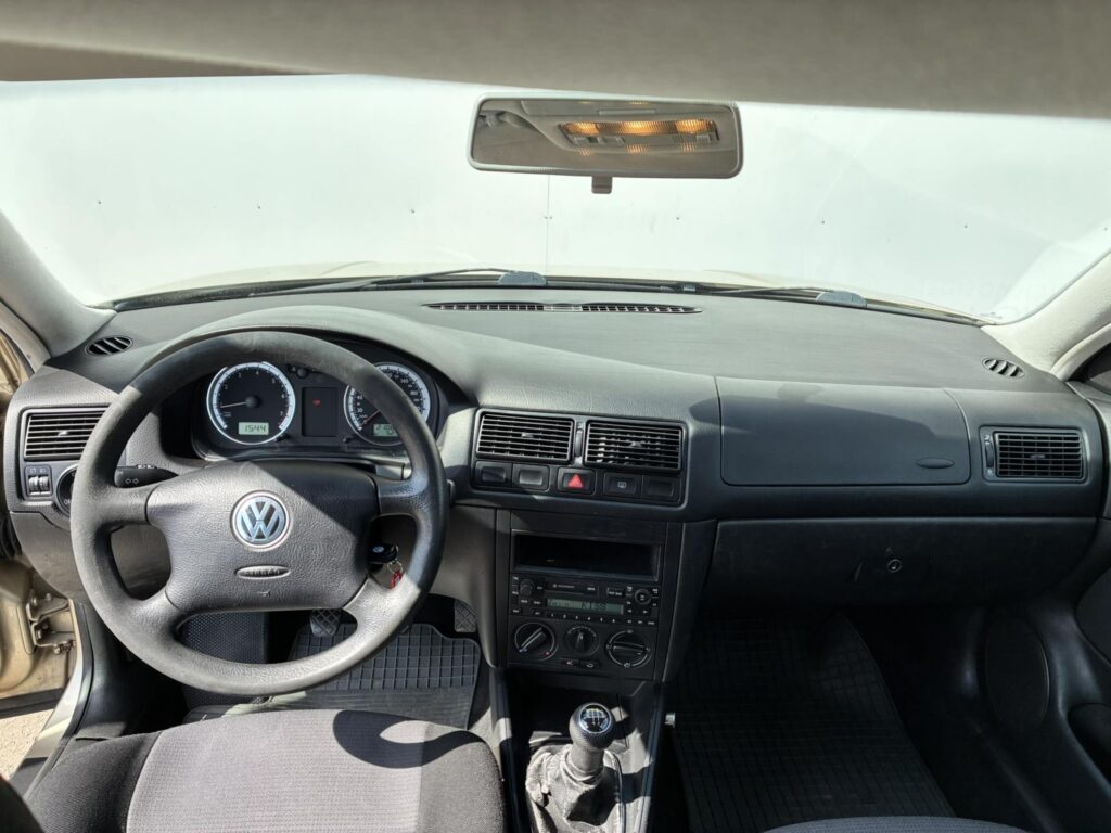 Volkswagen Golf  1.6 16V 77kW