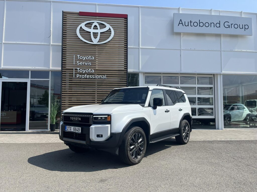 Toyota Land Cruiser  2.8D 8AT EXECUTIVE SKIVIEW TAŽNÉ ZAŘÍZENÍ ZIMNÍ PNEU