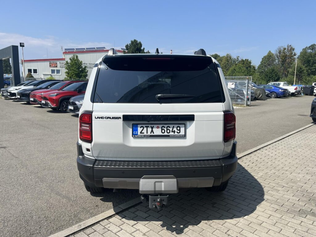 Toyota Land Cruiser  2.8D 8AT EXECUTIVE SKIVIEW TAŽNÉ ZAŘÍZENÍ ZIMNÍ PNEU