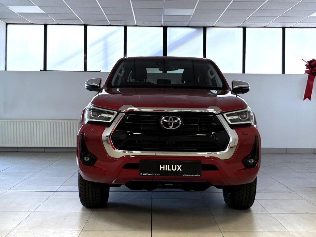 Toyota Hilux  Execitive,Double Cab 2.8L Diesel 204 6 AT + tažné