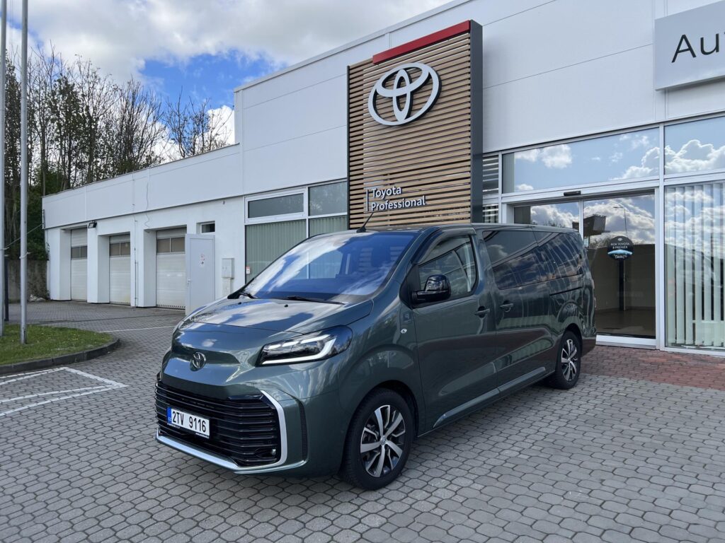 Toyota Proace Verso  2.2D 8AT Family 8S L2 Webasto + tažné