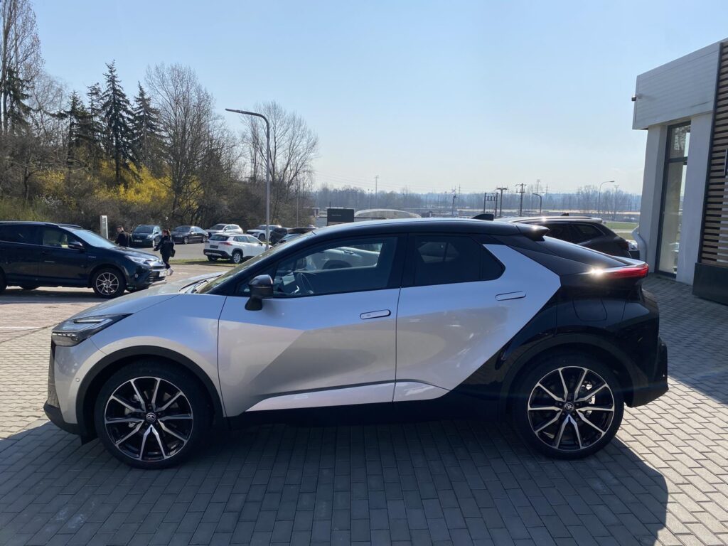 Toyota C-HR  2.0 PHEV GR Sport Dynamic + zimní pneu