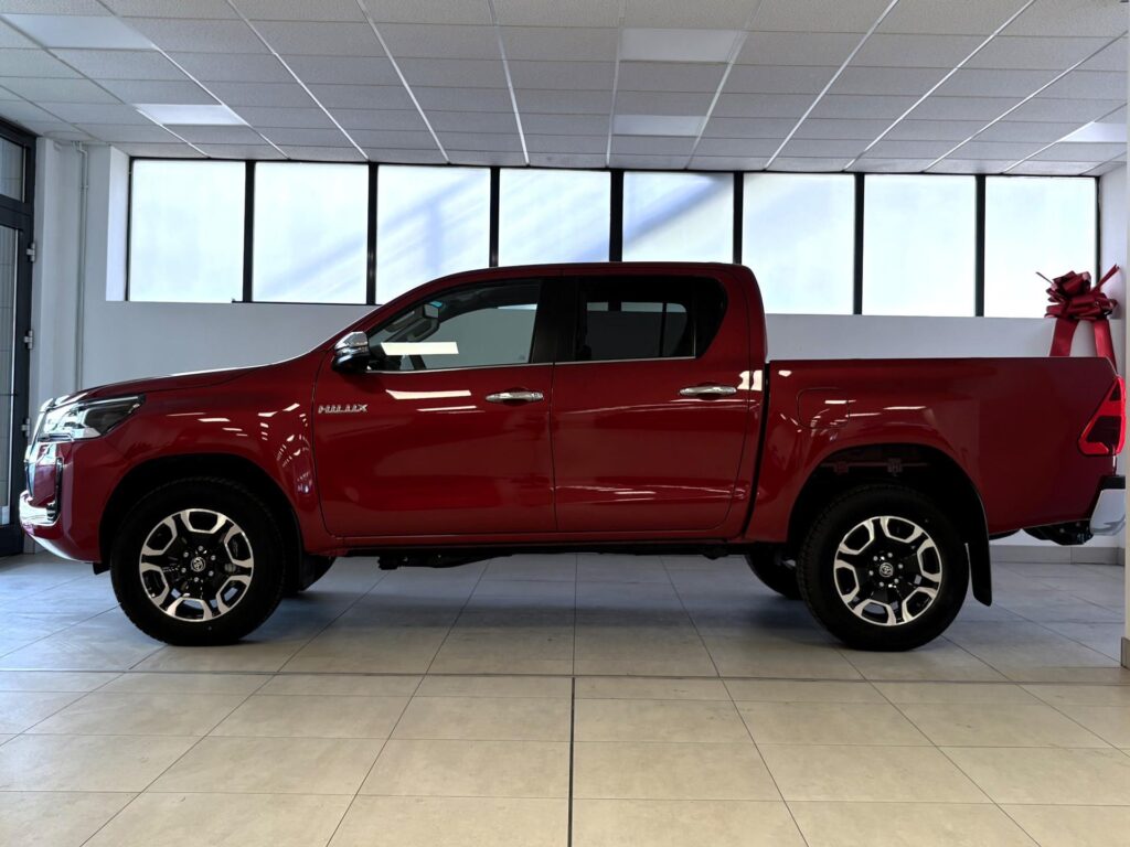 Toyota Hilux  Execitive,Double Cab 2.8L Diesel 204 6 AT + tažné