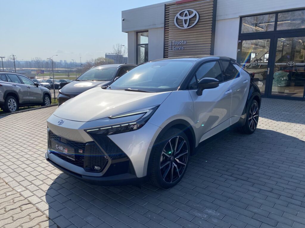 Toyota C-HR  2.0 PHEV GR Sport Dynamic + zimní pneu
