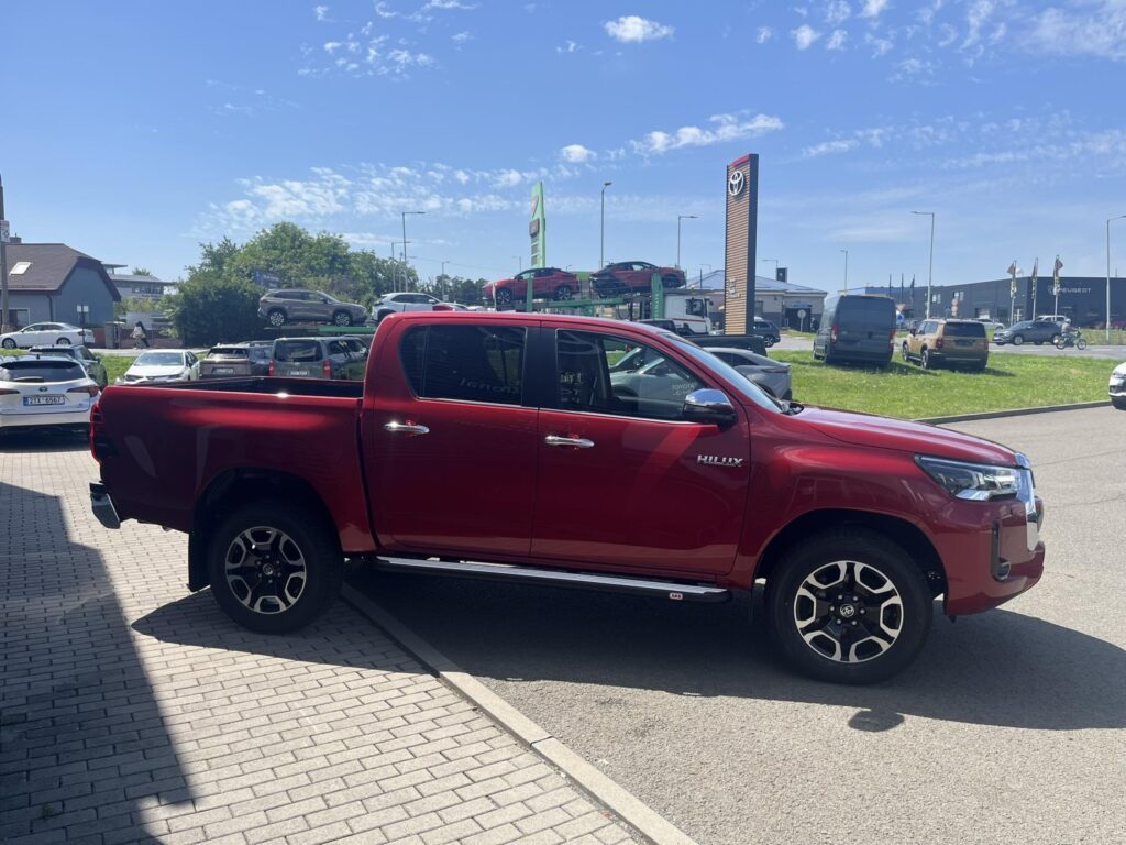 Toyota Hilux  2,8 204k 6AT Executive
