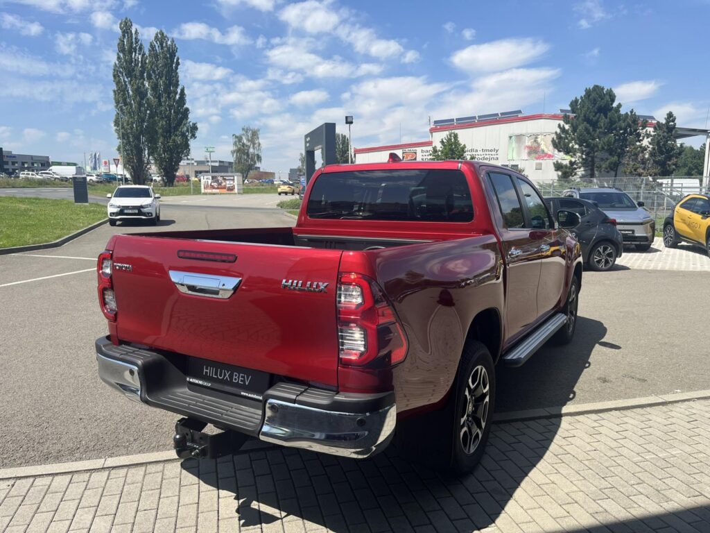 Toyota Hilux  2,8 204k 6AT Executive