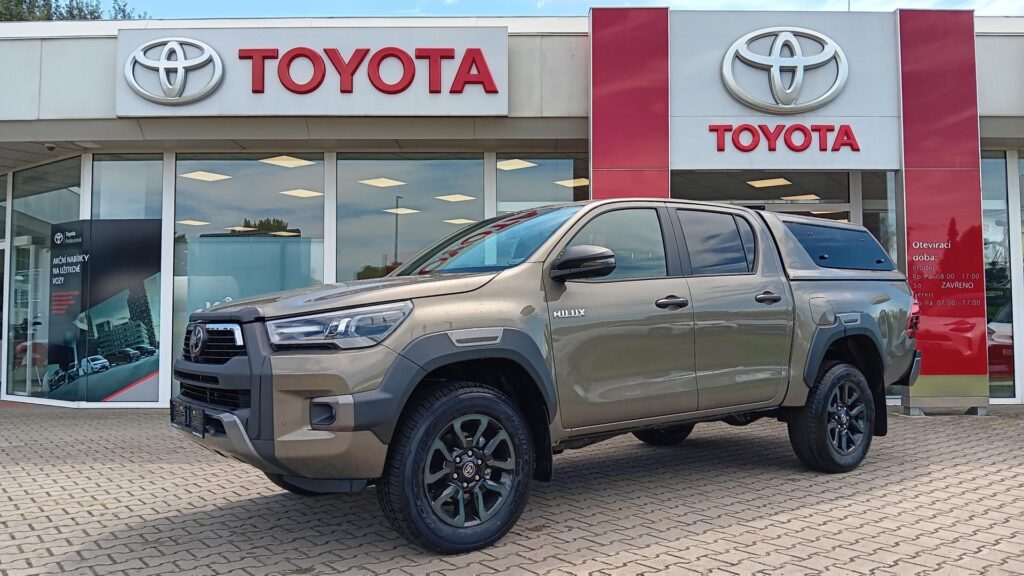 Toyota Hilux  2.8 MHEV INVINCIBLE