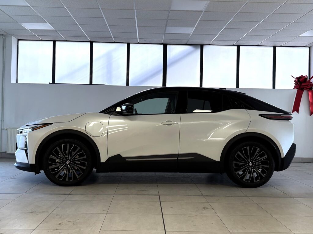 Toyota C-HR  BEV (4x4), Executive, Skladem