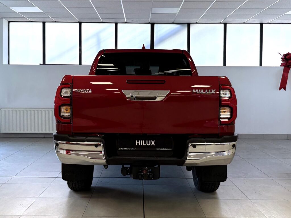 Toyota Hilux  Execitive,Double Cab 2.8L Diesel 204 6 AT + tažné
