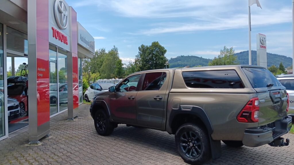 Toyota Hilux  2.8 MHEV INVINCIBLE