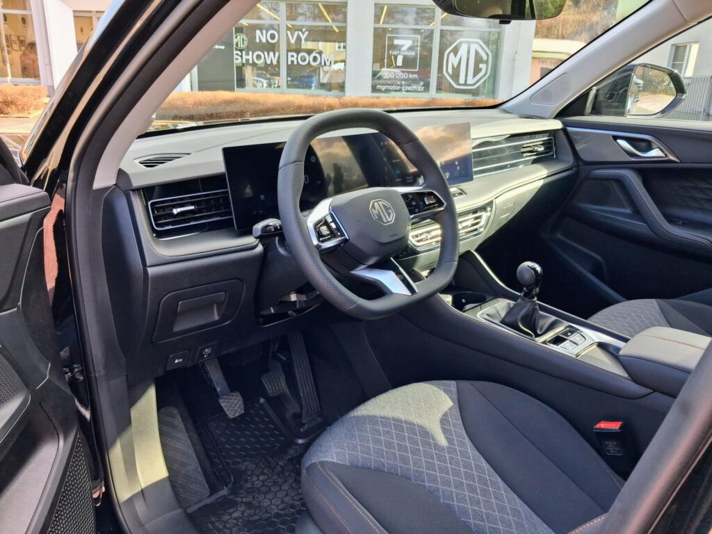 MG HS  EMOTION PHEV 200kW 4×2 3AT