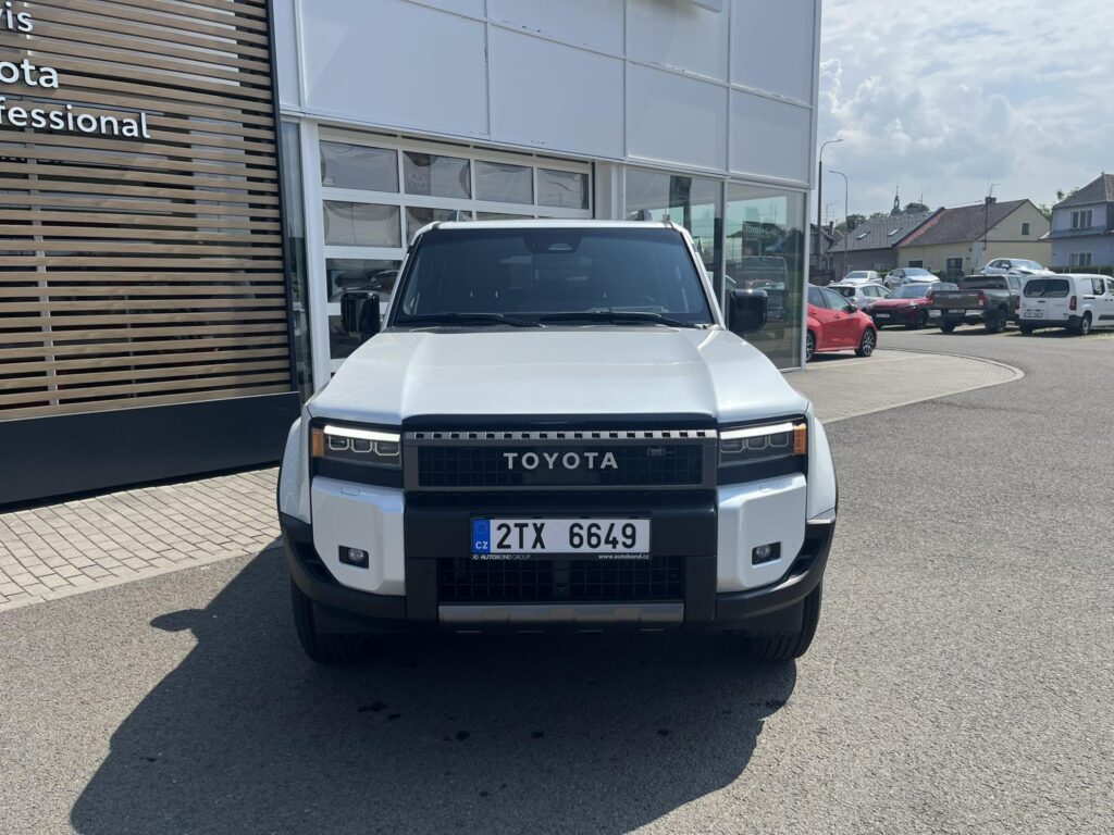 Toyota Land Cruiser  2.8D 8AT EXECUTIVE SKIVIEW TAŽNÉ ZAŘÍZENÍ ZIMNÍ PNEU