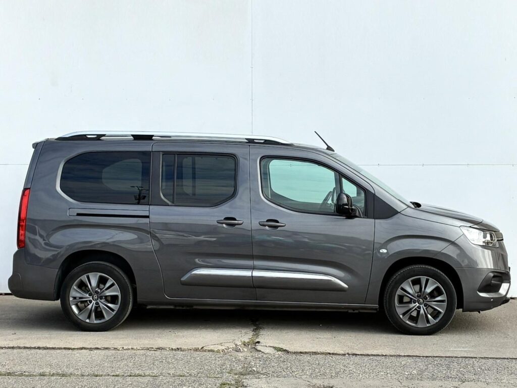 Toyota Proace City  1.2T 130k L2 Family
