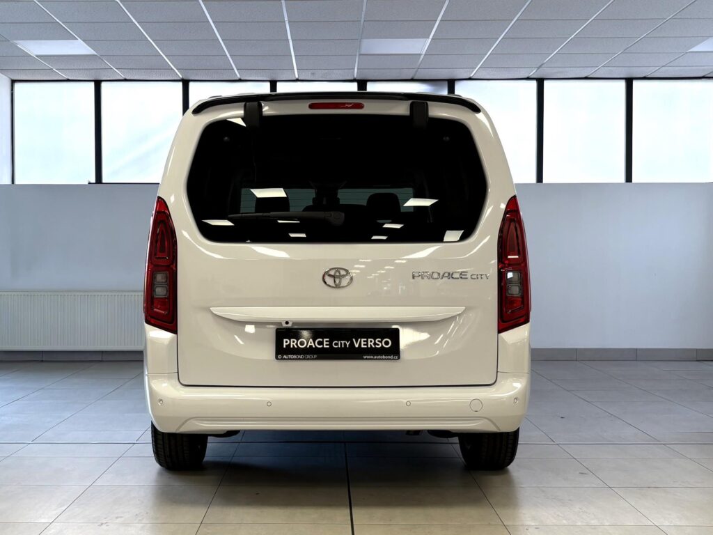 Toyota Proace City Verso  Family Long, 1.5D 130PS 5D 6MT