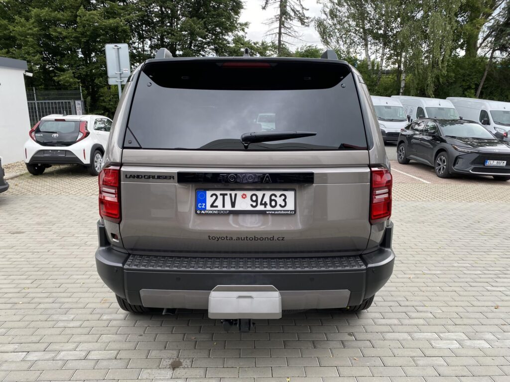 Toyota Land Cruiser  2.8 MHEV Executive Skyview + tažné