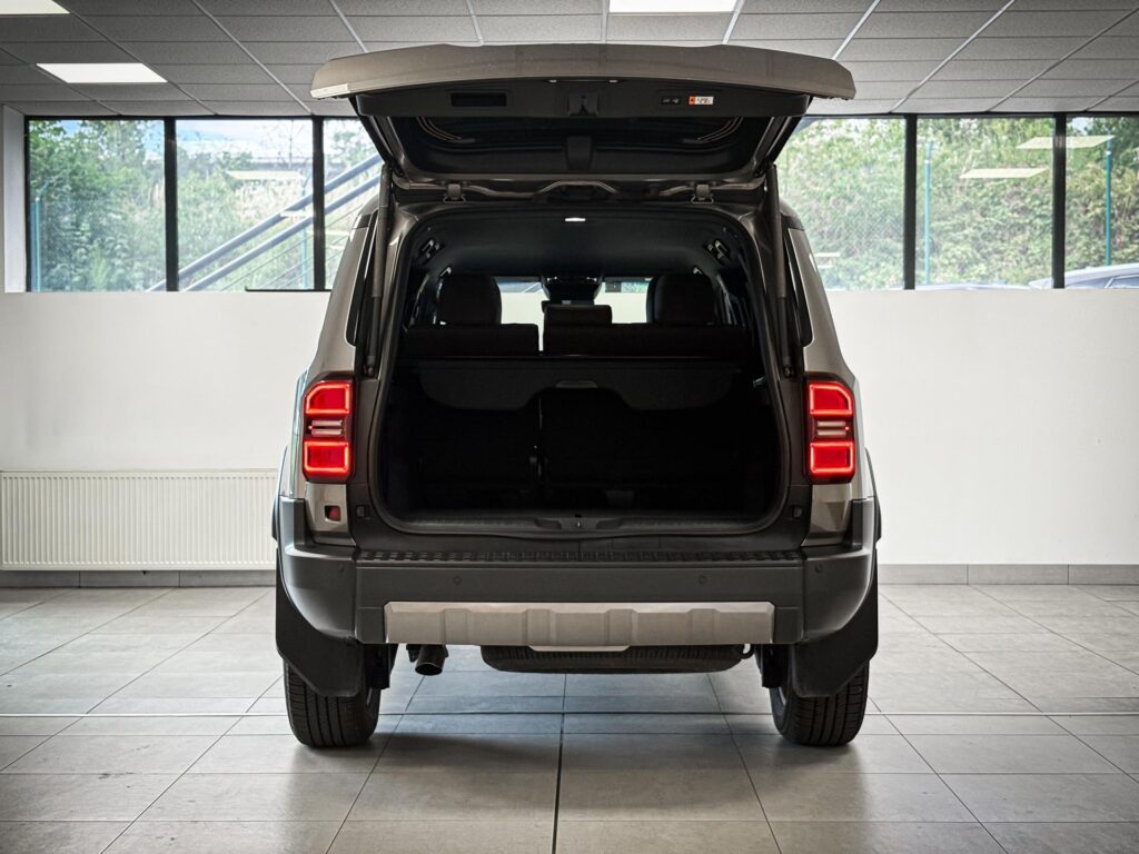 Toyota Land Cruiser  2,8L Diesel, Executive Skyview, 4x4