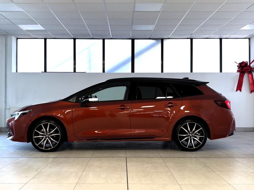 Toyota Corolla  1.8 Hybrid,e-CVT, GR SPORT !SKLAD!