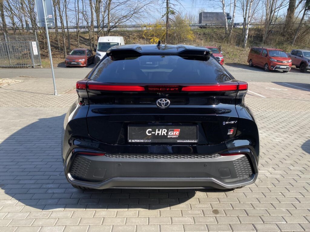 Toyota C-HR  2.0 PHEV GR Sport Dynamic + zimní pneu