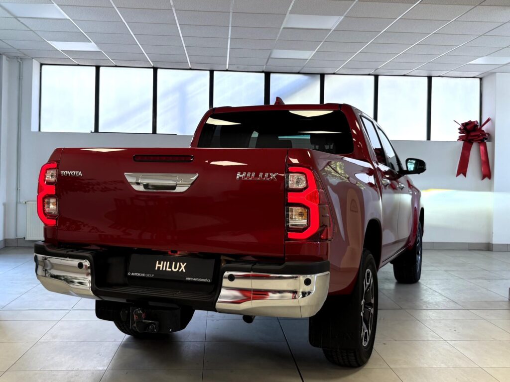 Toyota Hilux  Execitive,Double Cab 2.8L Diesel 204 6 AT + tažné