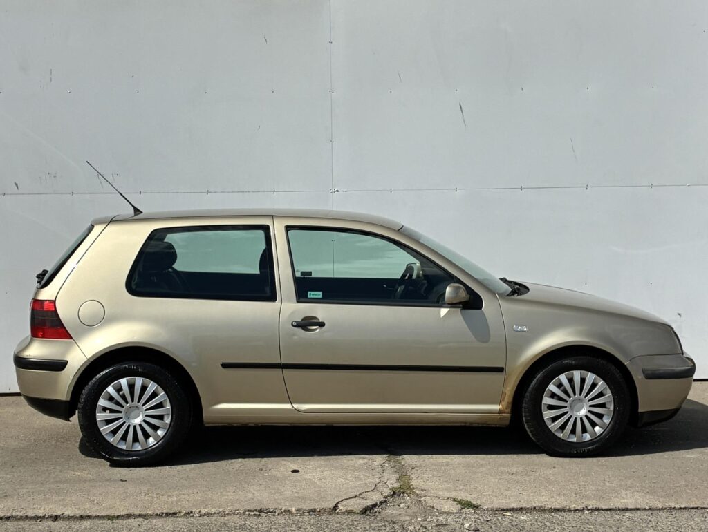 Volkswagen Golf  1.6 16V 77kW