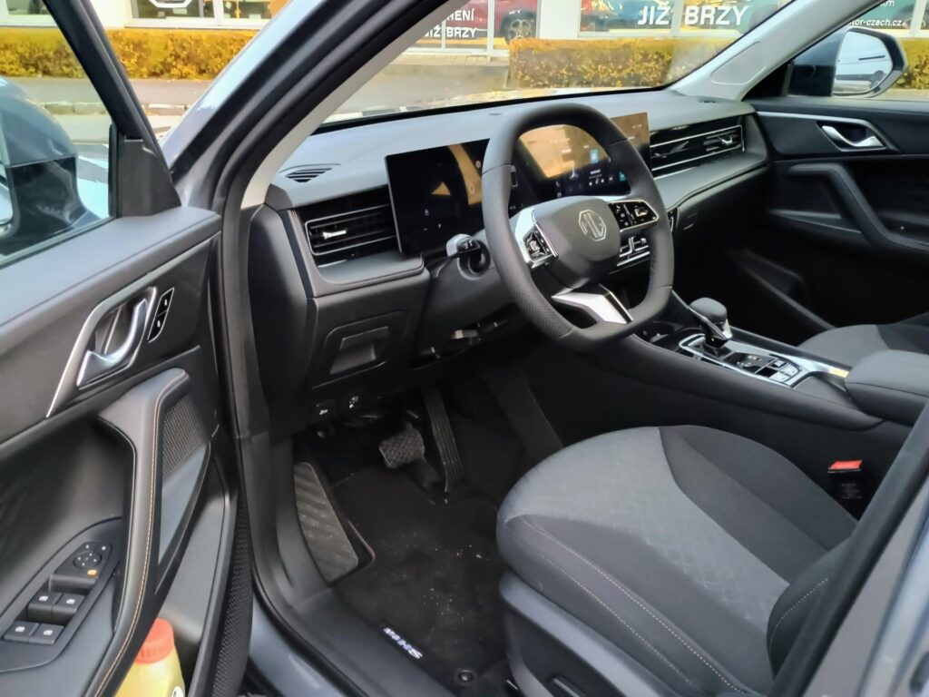 MG HS  EMOTION PHEV 200kW 4×2 3AT