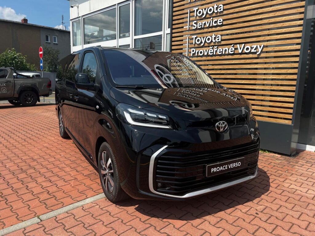 Toyota Proace Verso  2,2D  8AT 180K VIP 7 MÍST
