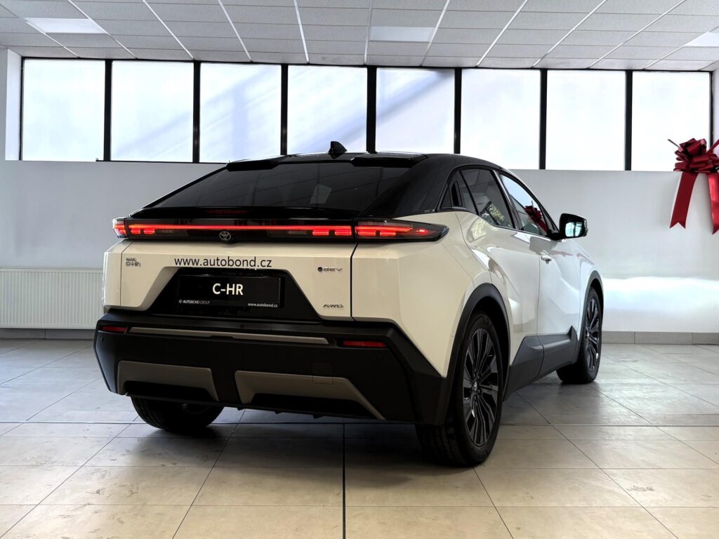 Toyota C-HR  BEV (4x4), Executive, Skladem