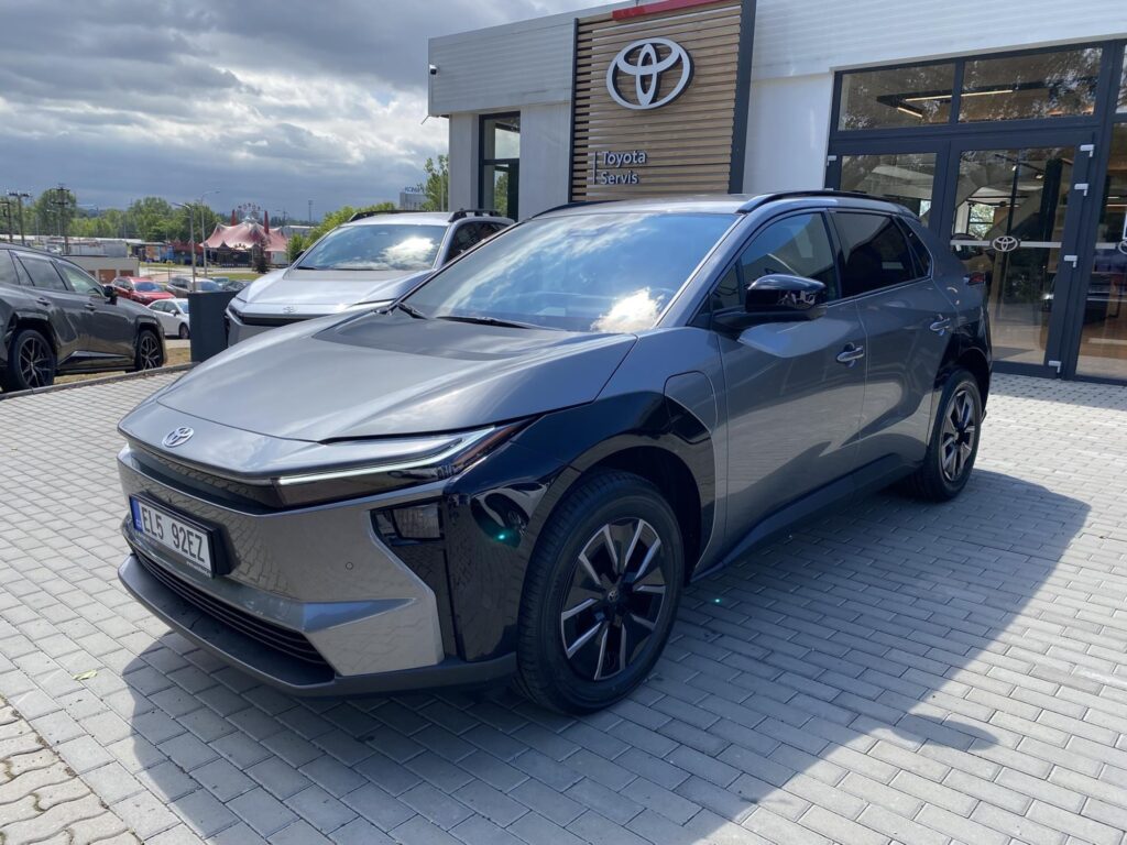 Toyota bZ4X  BEV224 Style + zimní pneu