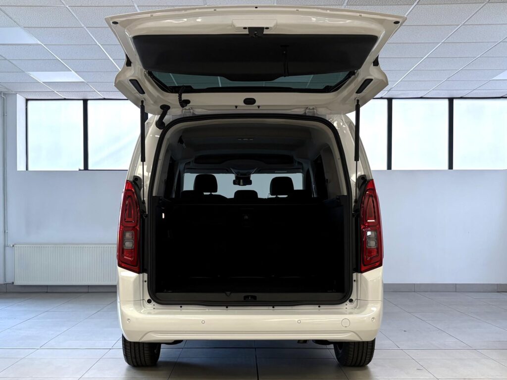 Toyota Proace City Verso  Family Long, 1.5D 130PS 5D 6MT