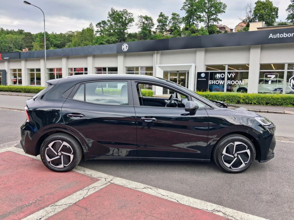MG MG4  EV Urban EV 54kWh 118kW 1AT 4x2 COMFORT