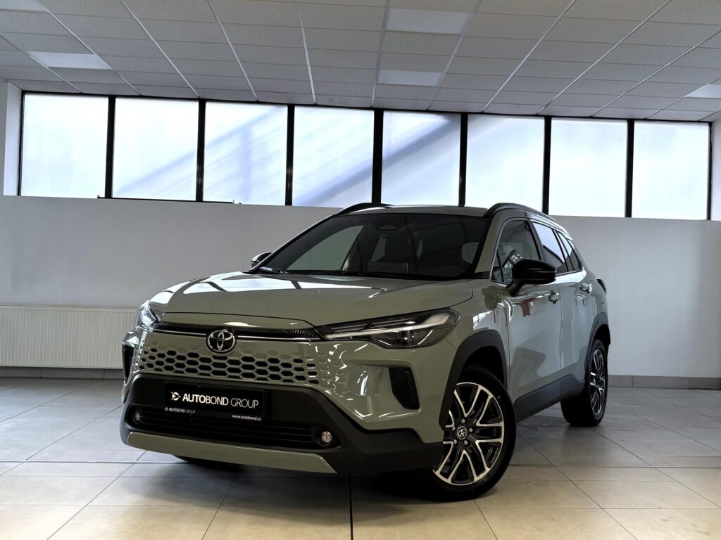 Toyota Corolla Cross  1.8 Hybrid, e-CVT (4x2), Style !SKLADEM!