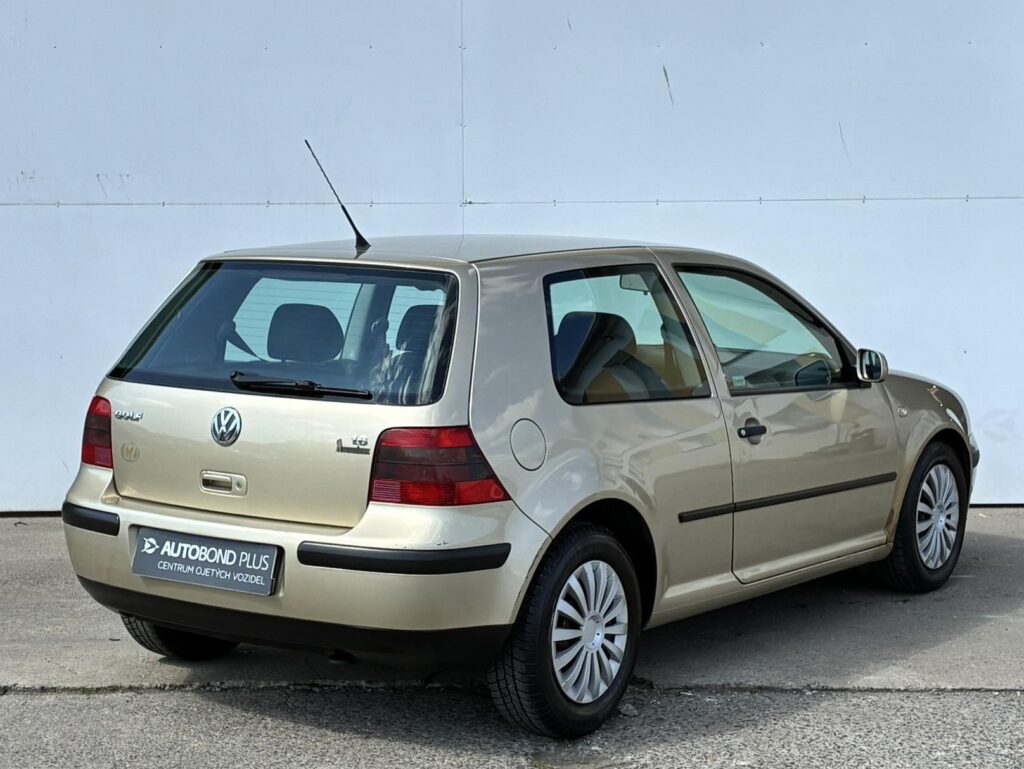 Volkswagen Golf  1.6 16V 77kW