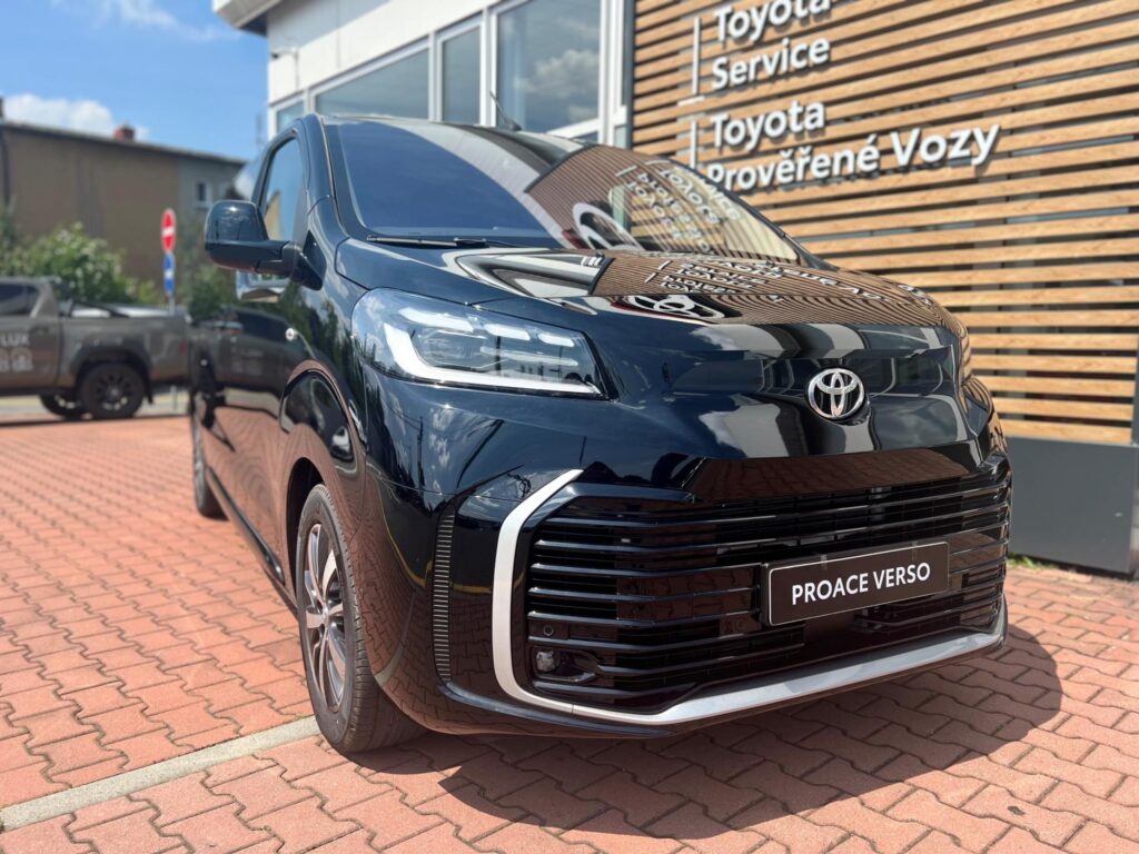 Toyota Proace Verso  2,2D  8AT 180K VIP 7 MÍST