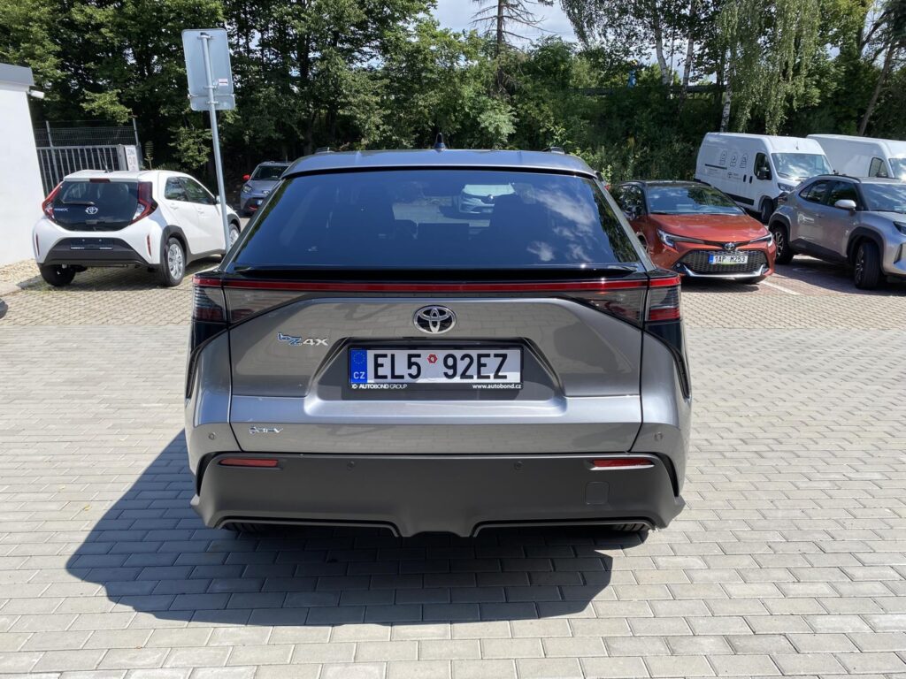 Toyota bZ4X  BEV224 Style + zimní pneu