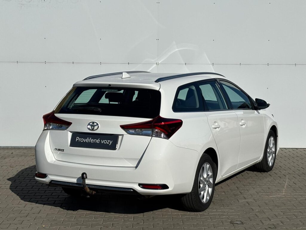Toyota Auris  1.6 Valvematic Active
