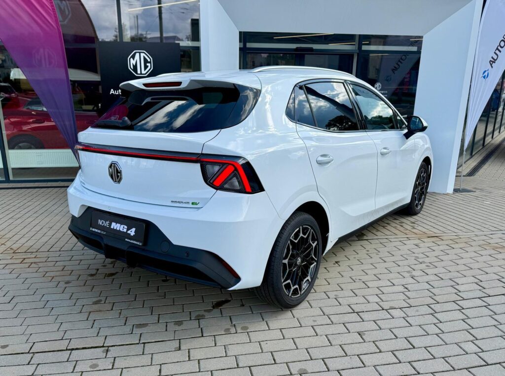 MG MG4  URBAN PREMIUM EV 54kWh 118kW 1AT 4x2