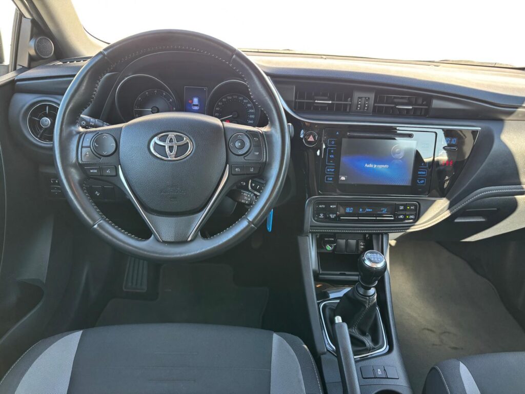 Toyota Auris  1.6 Valvematic Active